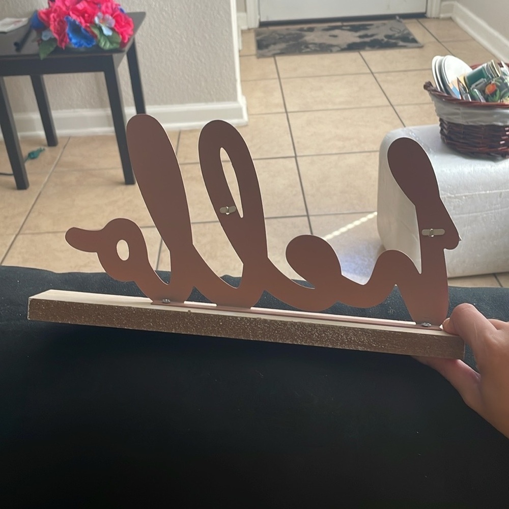 Pink 'Hello' Decorative Sign - Picture 4 of 4